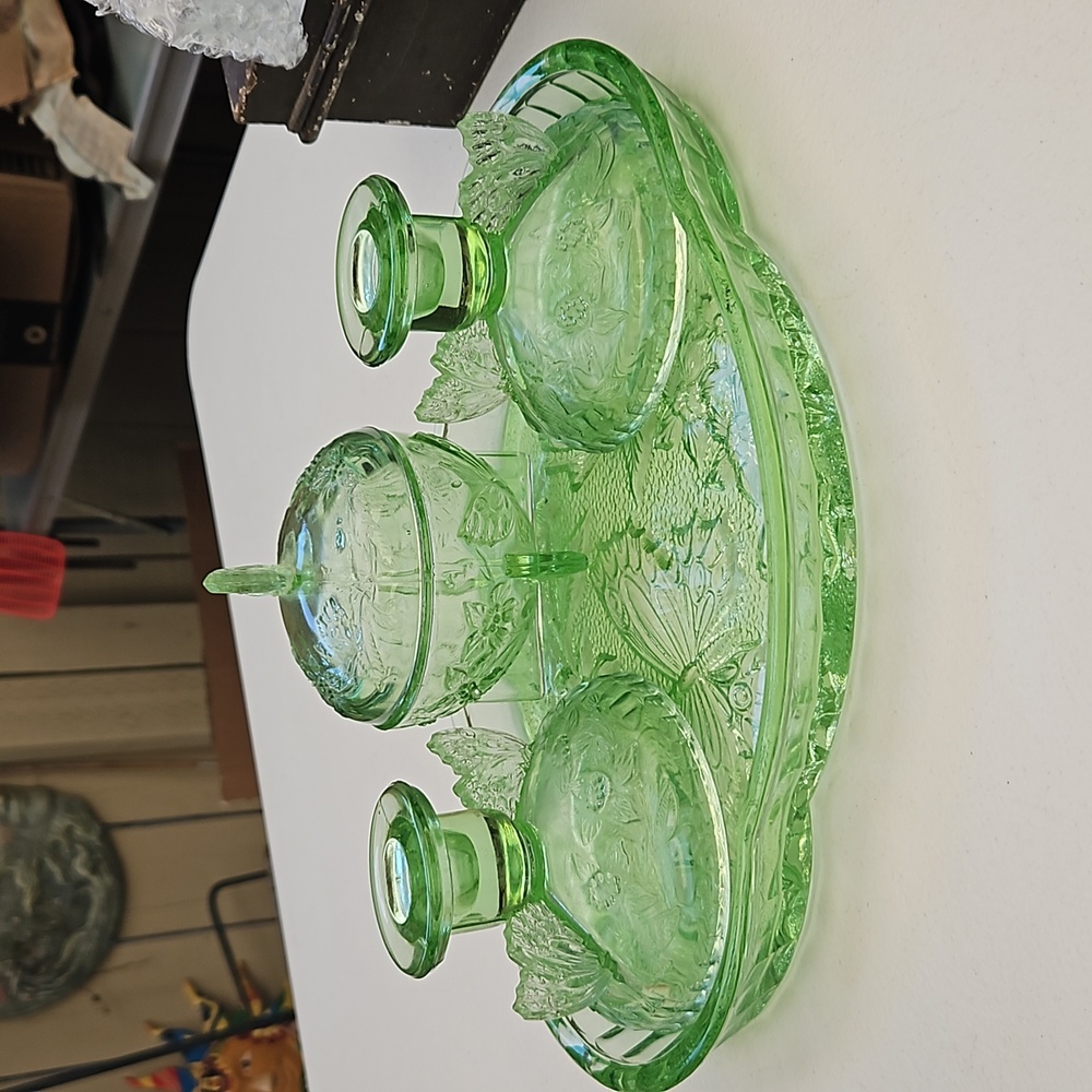 Sowerbys Art Decor Vanity Set 5 Pieces Butterfly Design Vintage Pressed Green